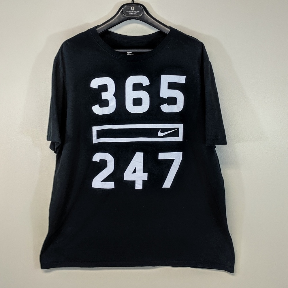 Nike 365 T-Shirt